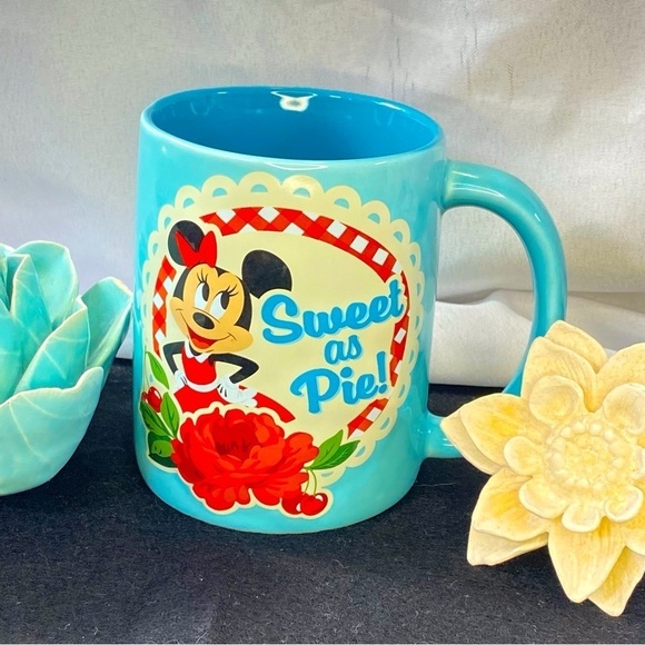 Disneys Minny Mouse “Sweet as Pie” mug in EUC - Picture 1 of 5